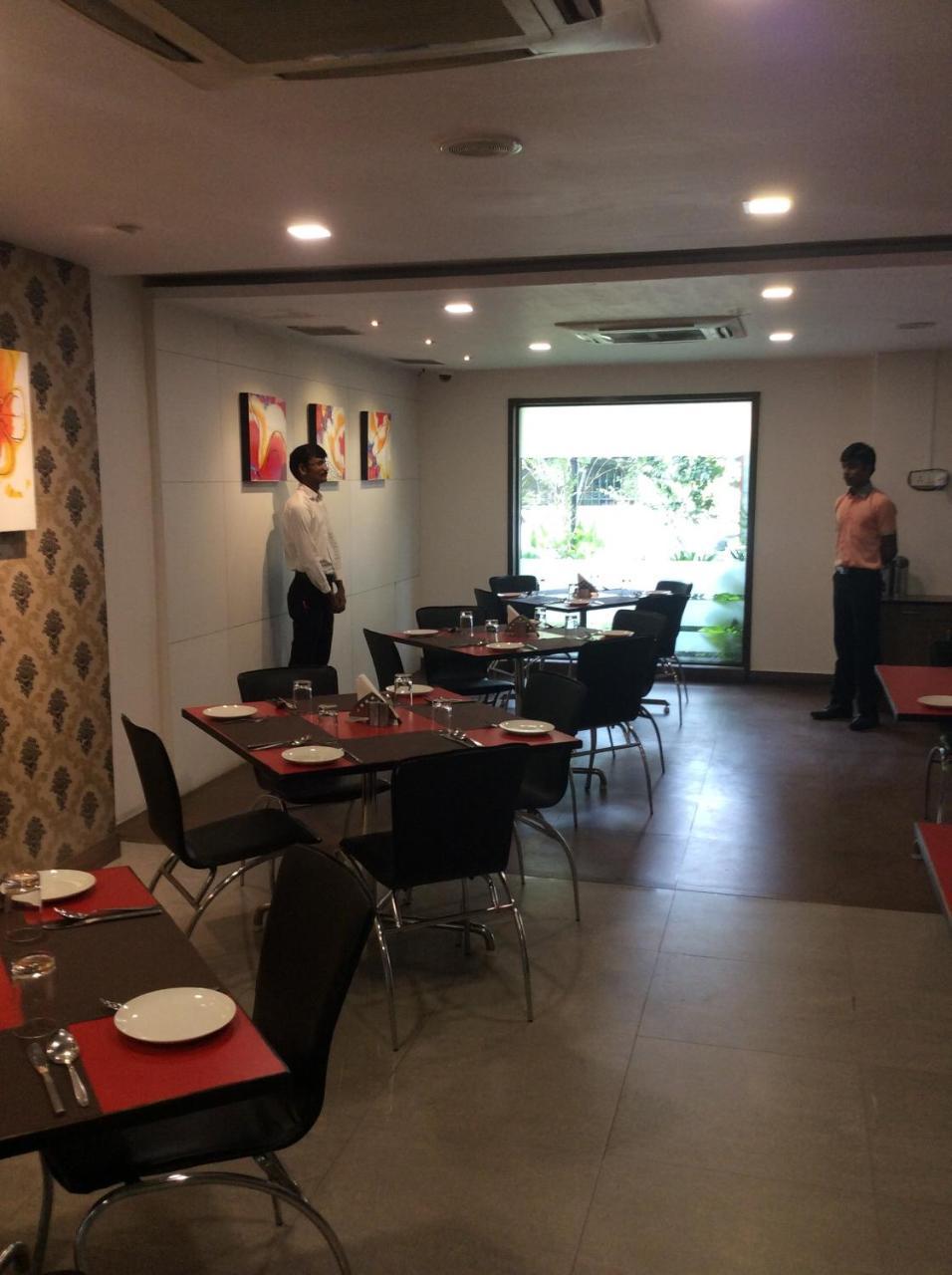 莲花公寓酒店-芬卡特拉曼街 钦奈 外观 照片