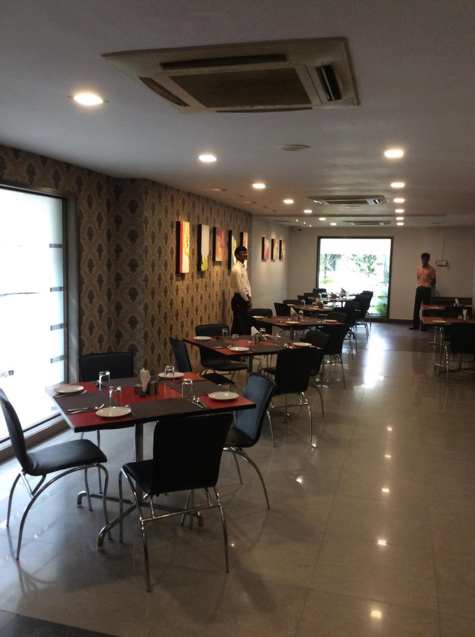 莲花公寓酒店-芬卡特拉曼街 钦奈 外观 照片