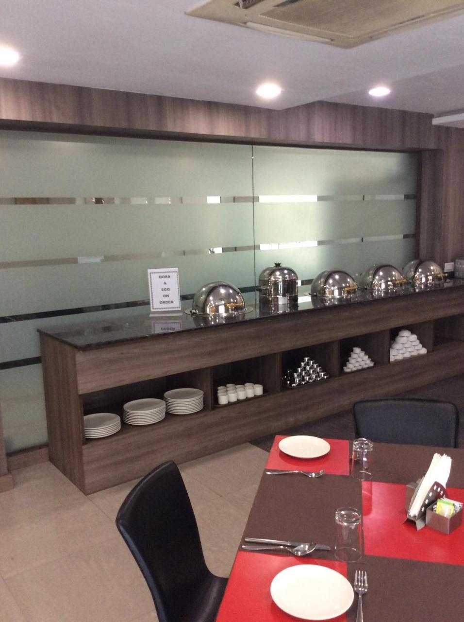 莲花公寓酒店-芬卡特拉曼街 钦奈 外观 照片